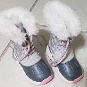 Snow boots